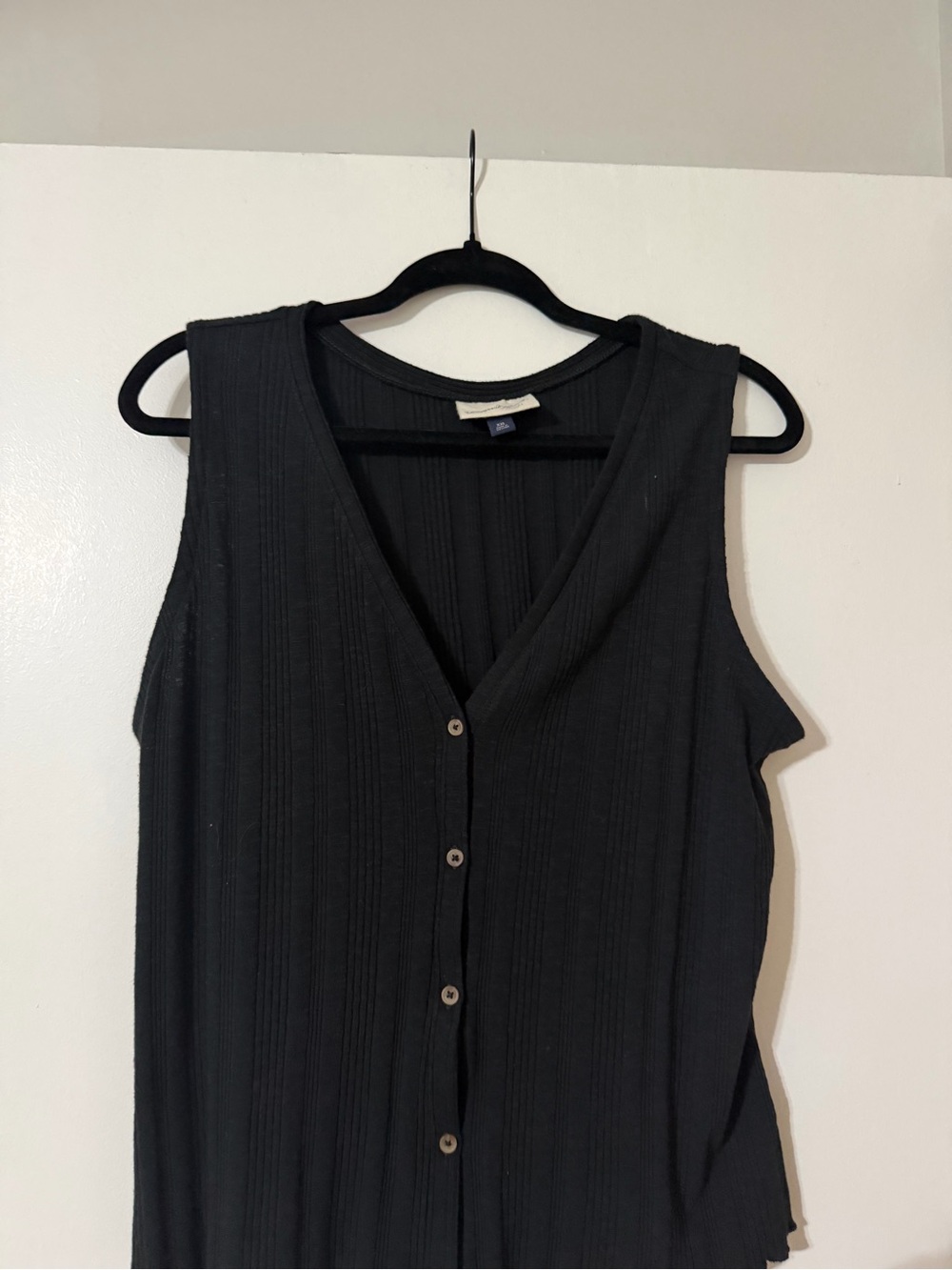 Universal Thread Black Ribbed Button-Front Tank